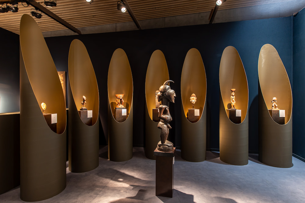 Le stand de la Galerie Monbrison en 2022, récompensé par une "mention spéciale" du Comité d'honneur, pour son design