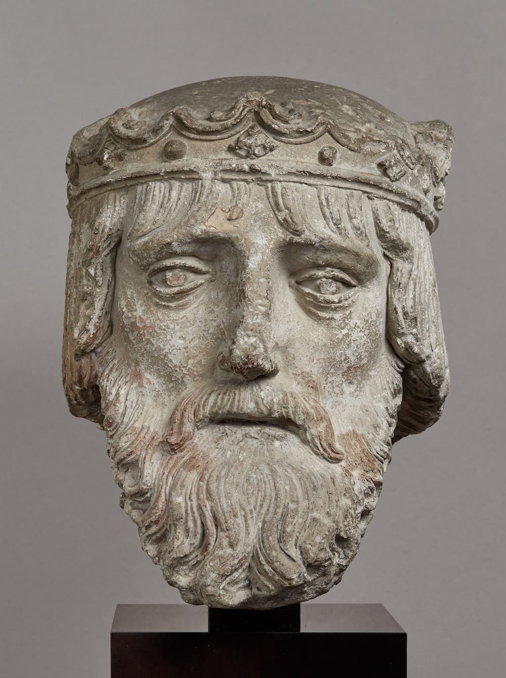 Tête de roi, France, XIVe siècle, pierre