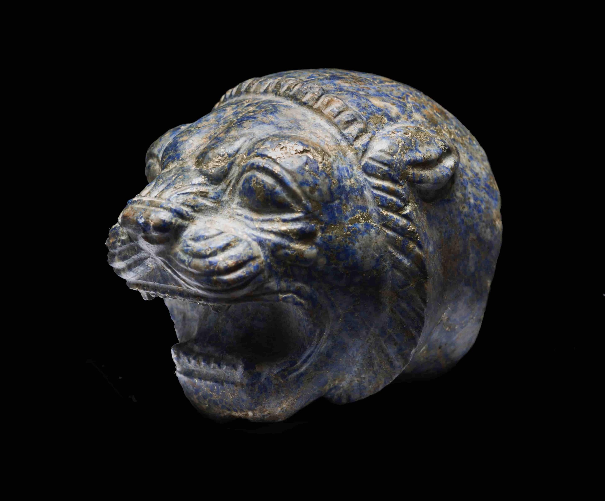 Tête de lion achéménide en lapis-lazuli, Hauteur : 4,2 cm ; Longueur : 5 cm
Iran, art achéménide,, vers le 5e siècle av. J.-C.