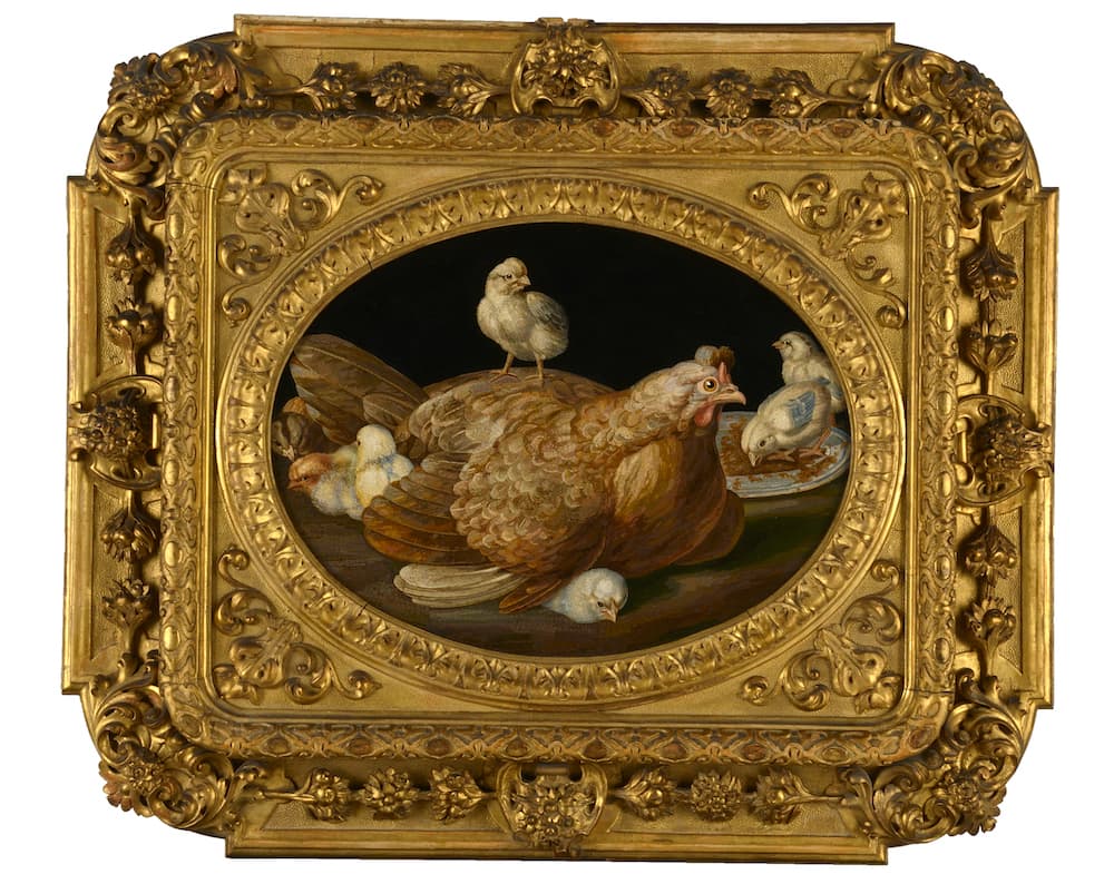 Picture in micromosaic and gilted wood frame : Chicken and its chicks. Rome, 19th century, around 1860