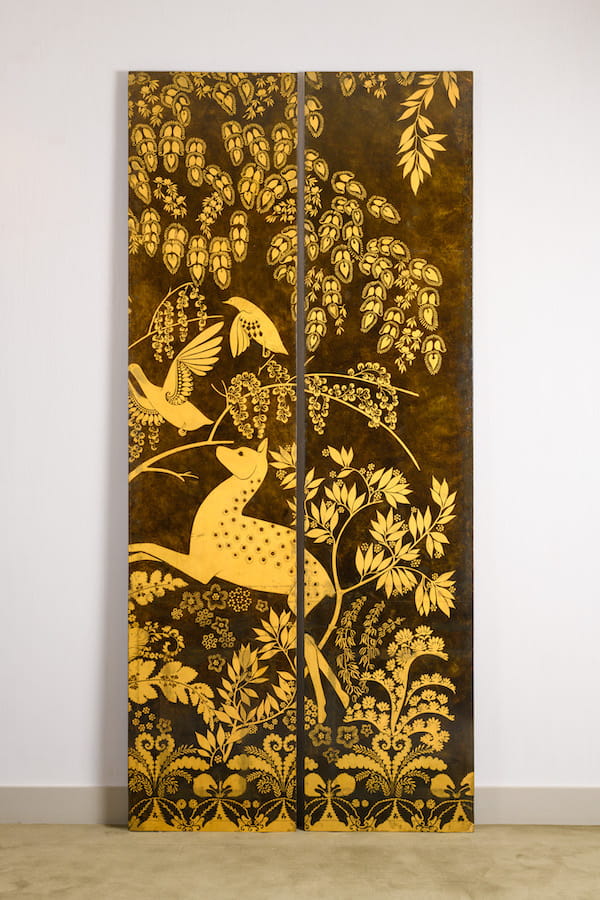 Ensemble de deux paires de panneaux en laque brune et or,<br />
par Armand-Albert Rateau<br />
1925 