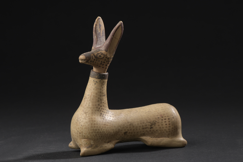 Etruscan-Corinthian Art, Early 6th century  BC , Plastic aryballos depicting a reclining fawn, Clay