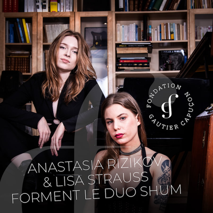 Le duo Shum, composé de Lisa Strauss et Anastasia Rizikov