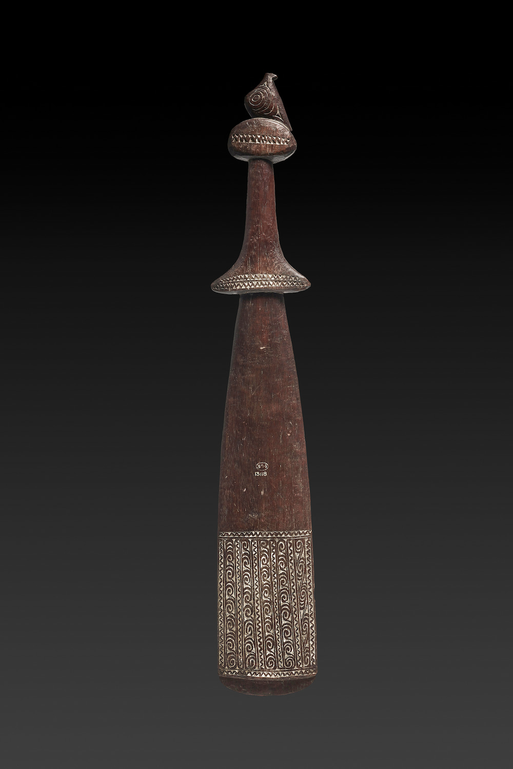 Massue-épée classique, Région de Massim, Nouvelle-Guinée du Sud-Est, Mélanésie, Océanie.19ème siècle.