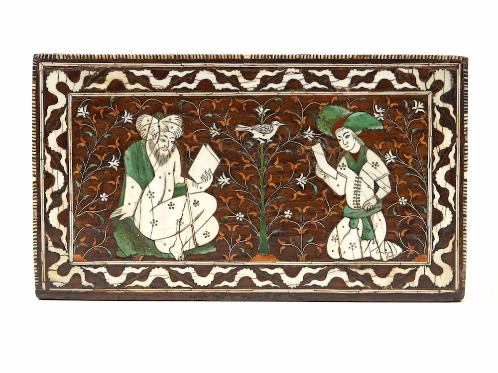 Écritoire décoré avec un érudit Soufi, enseignant les écritures sacrées, Indo-portugais, Gujarat, v. 1580-1620.