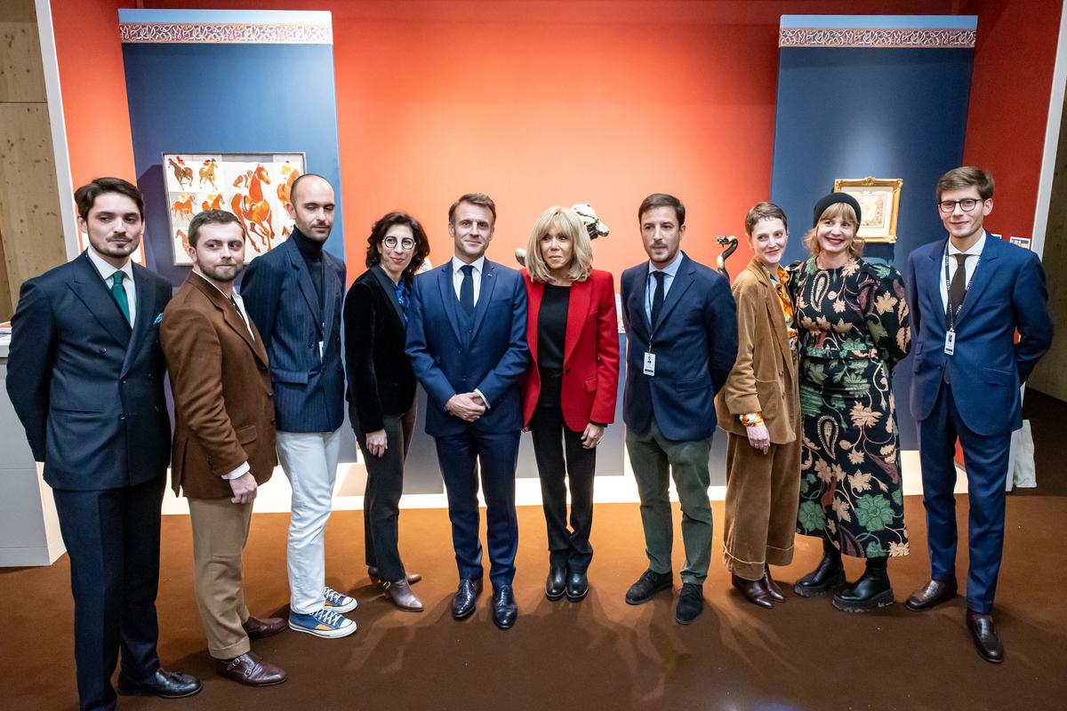 FAB PARIS 2023 The "5 young talents" and the set designer Victor Cadène with Mr. Emmanuel Macron, President of the Republic, his wife Mrs. Brigitte Macron and Mrs. Rima Abdul Malak, Minister of Culture
