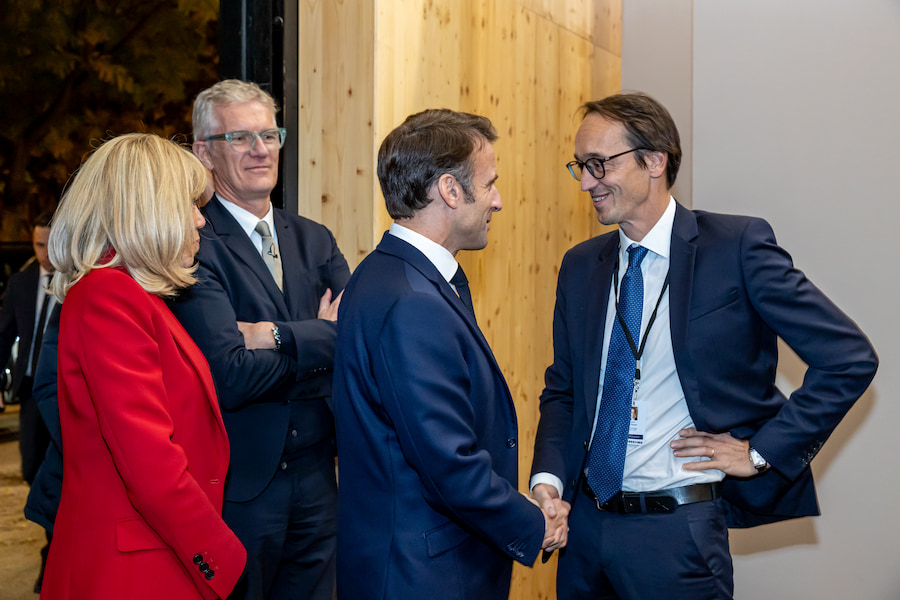M. Emmanuel Macron, President of the Republic, and his wife Mrs. Brigitte Macron, welcomed by M. Louis de Bayser, President of FAB PARIS.