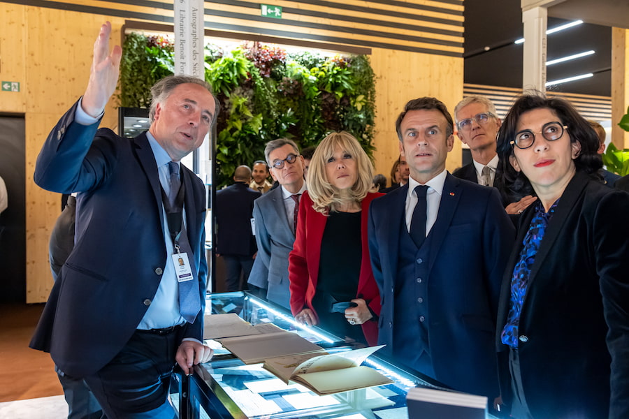 M. Philippe Bélaval, Cultural Advisor of the Élysée, M. Emmanuel Macron, President of the Republic, and his wife Mrs. Brigitte Macron, Mrs. Rima Abdul Malak, Minister of Culture, and M. Benoit Forgeot, from Librairie Benoit Forgeot